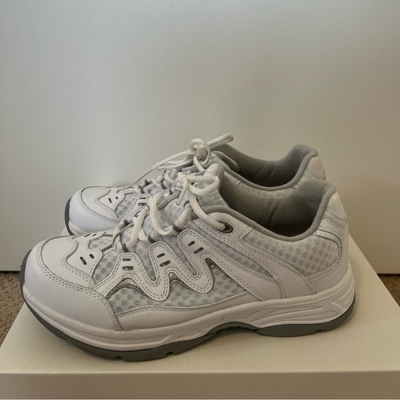 Propet White Runners - Picture 4 of 9